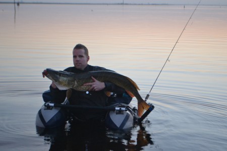 Niels met een snoek van 127 cm op Magic Bait Float